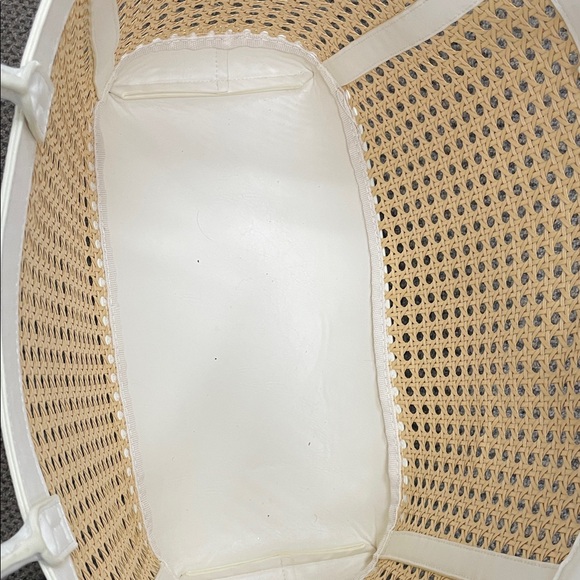 Elegant White and Tan Tote Bag - Picture 2 of 2